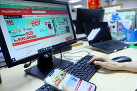 E-commerce revenue was estimated at 36 billion USD in 2025, tripling the 2020 level and maintaining 22–25% annual growth, the highest in the region. (Photo: VNA)