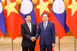 Chairman of the Vietnamese National Assembly Tran Thanh Man (right) meets with Party General Secretary and President of Laos Thongloun Sisoulith in Hanoi on January 26, 2026. (Photo: VNA)