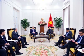 The meeting between Permanent Deputy Minister of Foreign Affairs Nguyen Minh Vu (right) and the delegation of the New Azerbaijan Party in Hanoi on January 26. (Photo: Ministry of Foreign Affair)