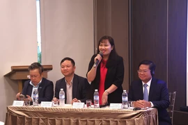 A representative of the HCM City Investment and Trade Promotion Centre (ITPC) fields questions from investors at the business roundtable in Singapore on August 28. (Photo: VNA)