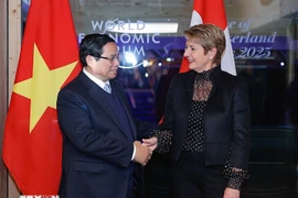 Vietnamese PM Pham Minh Chinh (left) meets with Swiss President Karin Keller-Sutter during his trip to attend the 55th annual meeting of the World Economic Forum in Davos, Switzerland, on January 21, 2025. (Photo: VNA)