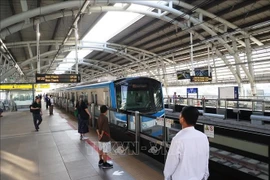 Passengers wait to board the Ben Thanh - Suoi Tien urban railway line. (Illustrative photo: VNA)