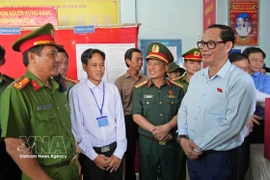 NA Vice Chairman Tran Quang Phuong (first, right) examines election preparations at Polling Station No. 1 in Kenh Dao hamlet, Dat Mui commune, Ca Mau province, on March 9. (Photo: VNA)