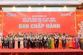 The Executive Committee of the Vietnam Mergers & Acquisitions Association at the founding congress. (Courtesy photo)