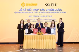 Sun Group officially signs a strategic cooperation with EHL Hospitality Business School on August 25, 2025. (Photo: Sun Group)