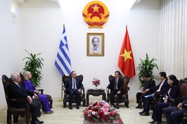 The meeting between Deputy Prime Minister Ho Quoc Dung (right) and First Vice President of the Hellenic Parliament Ioannis Plakiotakis in Hanoi on March 3, 2026 (Photo VNA)