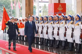 Party General Secretary To Lam reviews the guard of honour of the Vietnam People’s Navy at the ceremony in Hai Phong city on February 28. (Photo: VNA)
