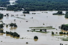 Flooding triggered by Storm Fengshen in Capiz province, the Philippines, on October 19, 2025 (Photo: Xinhua/VNA)