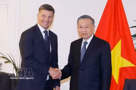 General Secretary of the Communist Party of Vietnam Central Committee and President To Lam (right) meets with Angus Taylor, leader of the Opposition and leader of the Liberal Party of Australia, on August 11, 2026. (Photo: VNA)