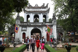 Visitors at the Temple of Literature in Hanoi (Photo: VNA)
