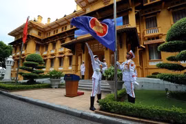 The ASEAN flag hoisting ceremony held in Hanoi on July 31, 2026 to mark the 59th founding anniversary of ASEAN and the 31st anniversary of Vietnam's accession to the bloc. (Photo published by VNA)