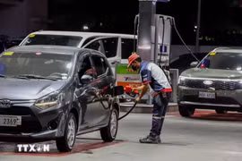 A fuel station in the Philippines. The Philippine economy expanded 2.8% in the first quarter, down from 3% in the previous quarter, weighed down by higher oil prices linked to the Middle East conflict and weaker public spending. (Photo: Xinhua/VNA)