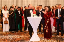 Vietnamese Consul General Nguyen Thanh Ha (front, right) and Western Australian Premier Roger Cook (front, left) and other participants in the ceremony (Photo: VNA)