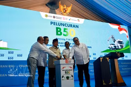Officials press the button to launch Indonesia's B50 biodiesel mandate programme on July 9. (Photo: VNA)