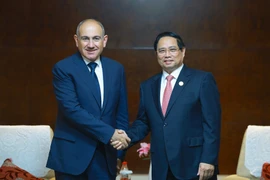 Prime Minister Pham Minh Chinh (R) meets with his Armenian counterpart Nikol Pashinyan on September 1, on the sidelines of the Shanghai Cooperation Organisation (SCO) Summit in Tianjin, China. (Photo: VNA)