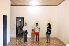 Many ethnic minority people in Kon Ray district, Kon Tum province, now have new and sturdy houses. (Photo: VNA)