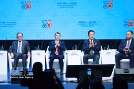 Malaysia's Prime Minister Anwar Ibrahim (first, left), Vietnam's Prime Minister Le Minh Hung and other leaders at the ASEAN-Russia Business Forum on June 17 (Photo: VNA)