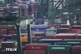 A cargo port in Singapore (Illustrative photo: Xinhua/VNA)