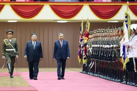 General Secretary of the Communist Party of Vietnam Central Committee To Lam (right) and General Secretary of the Workers’ Party of Korea and President of the State Affairs of the Democratic People's Republic of Korea Kim Jong Un review the guard of honour at the welcome ceremony in Pyongyang on October 9 morning. (Photo: VNA)