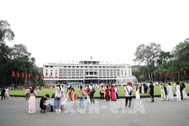 Visitors to the Independence Palace in HCM City (Photo: VNA)