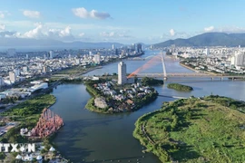 An aerial view of the Han River in Da Nang city (Photo: VNA)