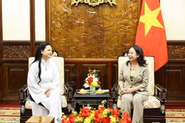 Vice President Vo Thi Anh Xuan receives Amanda Nguyen, the first Vietnamese-American woman to travel into space, in Hanoi on July 11. (Photo: VNA)