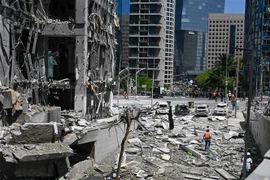 Buildings damaged in a missile attack in Ramat Gan city of Israel (Photo: Xinhua/VNA)