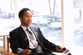Him Raksmey, Executive Director of the Cambodia Centre for Regional Studies (CCRS), in an interview with a Vietnam New Agency correspondent in Phnom Penh. (Photo: VNA)