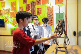 Students visit the Vietnam National Museum of Nature in Hanoi. (Photo: VNA)
