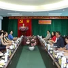 The meeting between the SVEF delegation and Vinh Long authorities on July 17 (Photo: VNA)