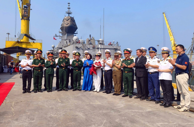vna-potal-da-nang-don-tau-hai-quan-australia-tham-huu-nghi-8668089.jpg