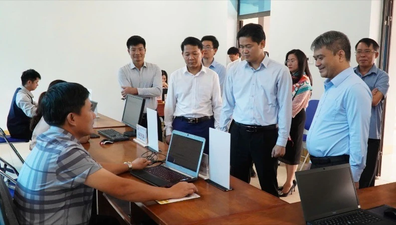 A working group inspects the pilot rollout and preparations for the two-tier local government model in Lai Chau province (Photo: VNA)
