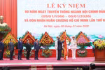 Party General Secretary To Lam awards the Ho Chi Minh Order to the Party Central Committee’s Commission for Internal Affairs (Photo: VNA)