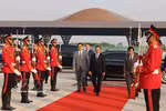 Politburo member and Permanent member of the Communist Party of Vietnam Central Committee’s Secretariat Tran Cam Tu departs Techno Airport, concluding official visit to Cambodia. (Photo: VNA) 