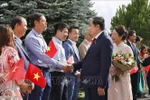 National Assembly Chairman Tran Thanh Man and his spouse meet with officials and staff of the Vietnamese Mission to the United Nations and other international organisations in Geneva, the Embassy of Vietnam, and the Vietnamese community in Switzerland on July 27. (Photo: VNA) 