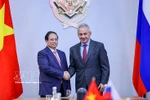 Prime Minister Pham Minh Chinh (L) meets with Secretary of the Security Council of the Russian Federation Sergey Shoigu. (Photo: VNA)