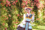 A visitor enjoys the landscape of the Rose Festival 2025 (Photo: Sun Group)