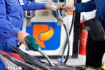 E5RON92 is capped at 19,862 VND (0.75 USD) per litre on November 6, down 78 VND (Photo: VNA)