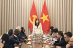 Deputy Minister of Foreign Affairs Le Thi Thu Hang welcomes journalists and updates them on a number of achievements Vietnam has attained in recent years. (Photo: Ministry of Foreign Affairs)