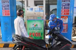 E10 biofuel becomes available nationwide from June 1. (Photo: VNA) 