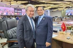 Prime Minister Pham Minh Chinh (R) meets with UN Secretary-General Antonio Guterres. (Photo: VNA)