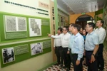 Vietnam Journalists’ Association members visit Vietnam Revolutionary Youth League's Headquarters in Guangzhou (Photo: VNA)