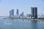 Many private enterprises have invested in the service and real estate sectors in Da Nang. (Photo: VNA)