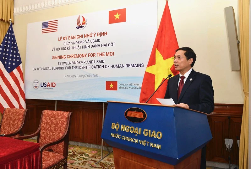 Deputy Foreign Minister Bui Thanh Son speaks at the signing ceremony of the Memorandum of Intent (MOI) on technical support for the identification of human remains between Vietnam and the US. (Photo courtesy of the USAID Vietnam)