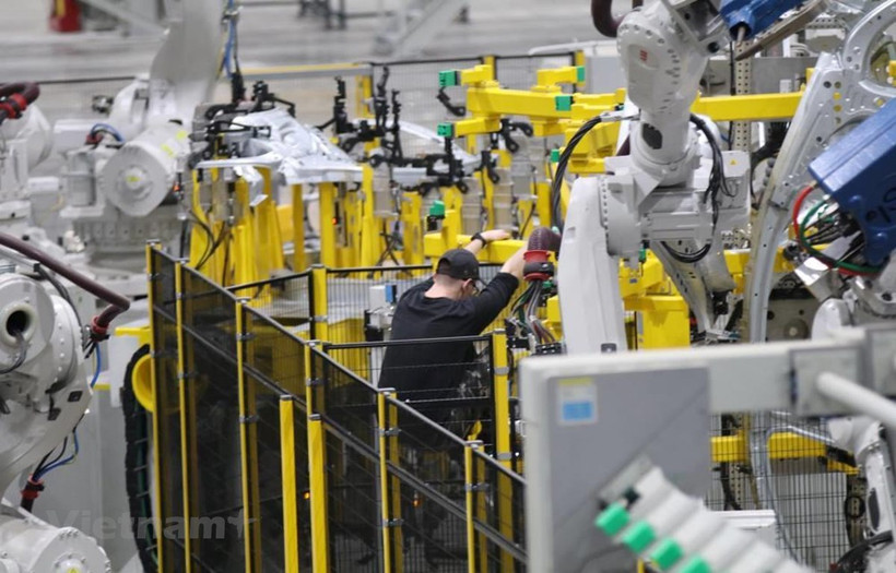 The rate of the investment from the non-state sector is on a constant rising trend, from 38.5 percent in 2001 to over 43 percent in 2018, marking a nearly 5 percentage point in the total social investment. (Illustrative image. Source: VietnamPlus)