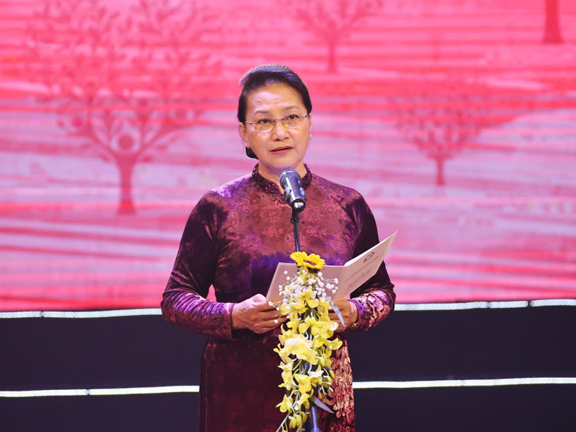 National Assembly Chairwoman Nguyen Thi Kim Ngan delivers a speech at a Vietnam Red Cross (VRC) programme calling for help to the poor and the victims of Agent Orange in Hanoi on January 16. (Photo: VNA) 