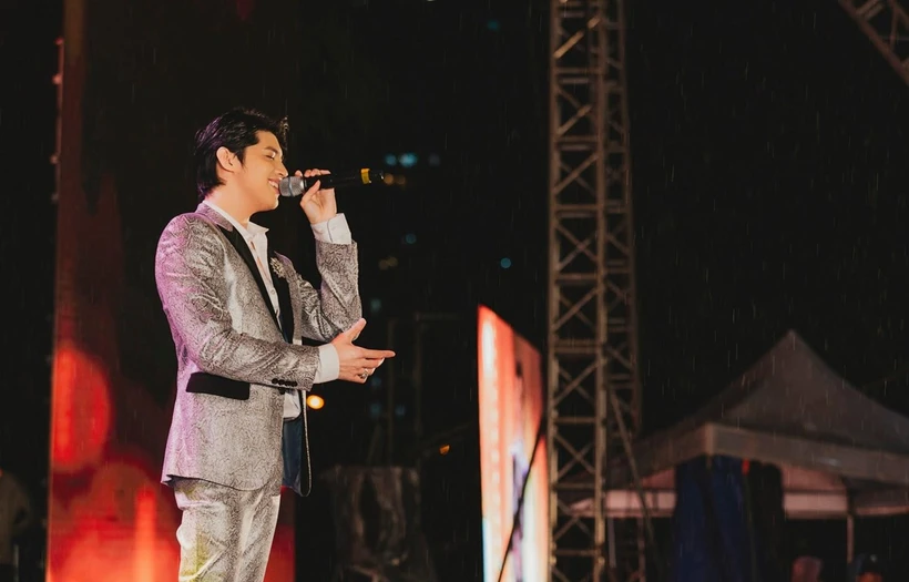 Vietnamese pop star Noo Phuoc Thinh will perform at an art show at the Opera House on November 6. (Photo: VietnamPlus)