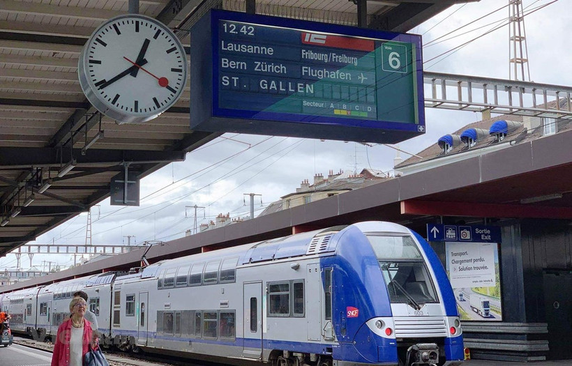 An express train in a European country (Photo: VietnamPlus)