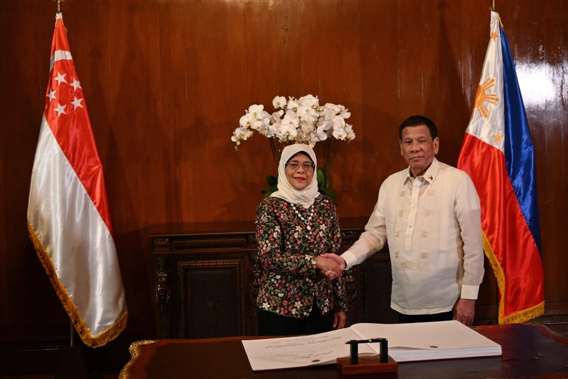 Philippines, Singapore reinforce defence, economic relations