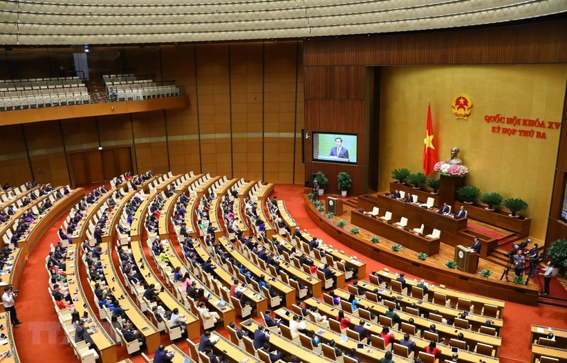 NA Chairman Vuong Dinh Hue delivers his closing remarks (Photo: VNA) 